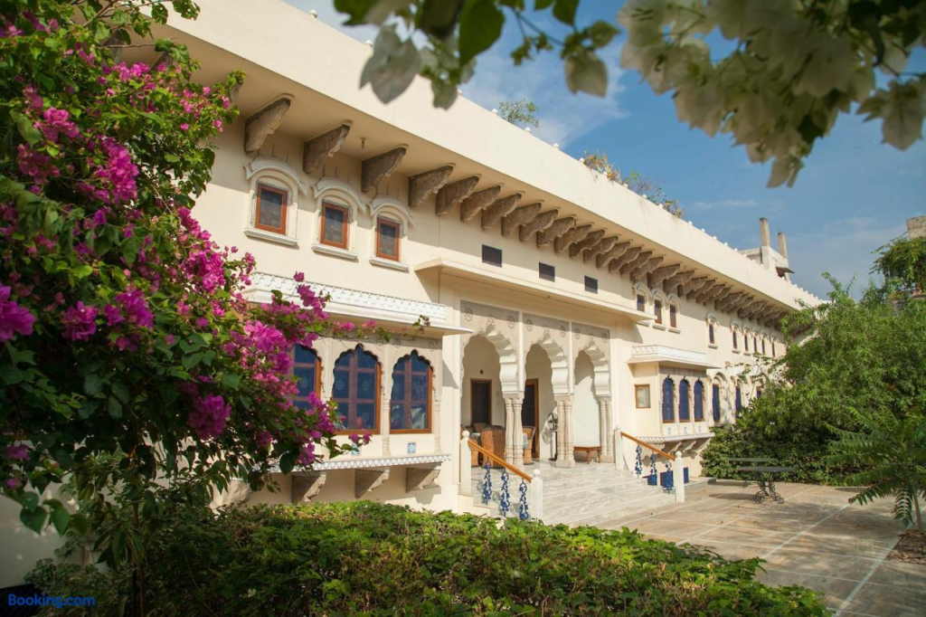 Dera Mandawa, Jaipur – Where Heritage Lives in Every Courtyard Whisper